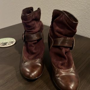 Brown buckle/zip booties